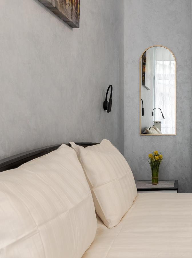 Apartment Golden Violin ! S