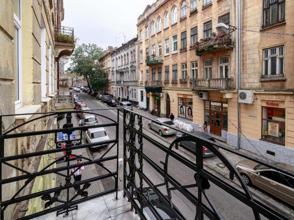 Apartment Golden Violin ! S