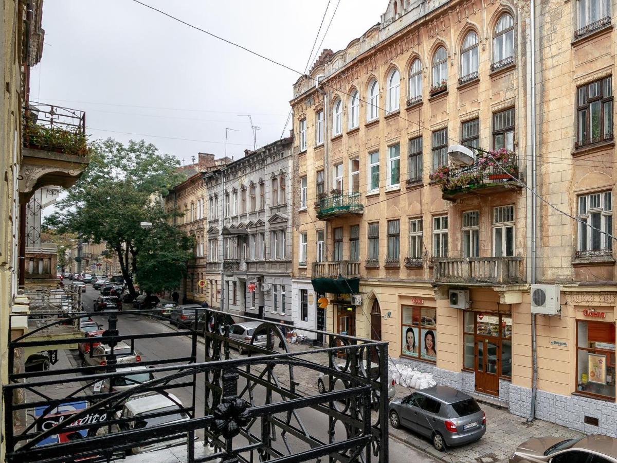 Apartment Golden Violin ! S